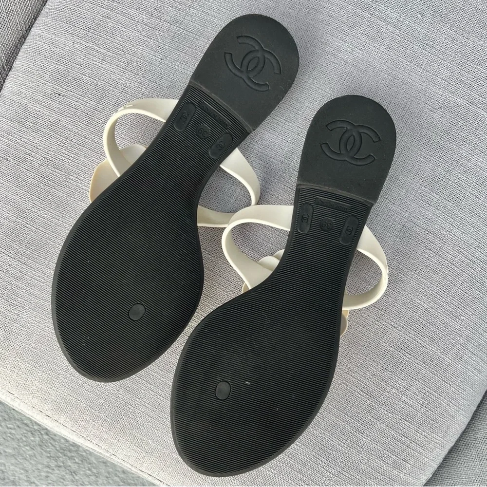 CHANEL Camellia Rubber Flat
Thong Sandals Flip Flops Black x
White - Picture 7 of 7